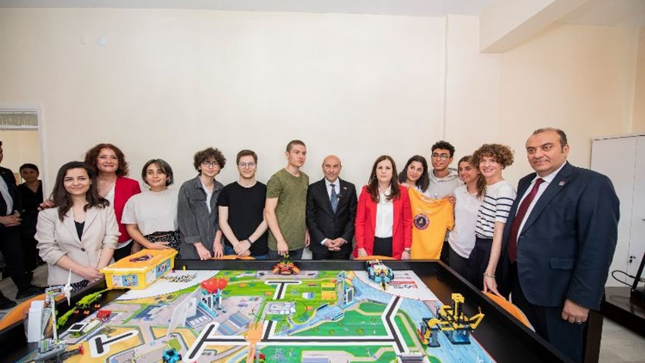 Başkan Soyer Balçova'da gençlerle buluştu