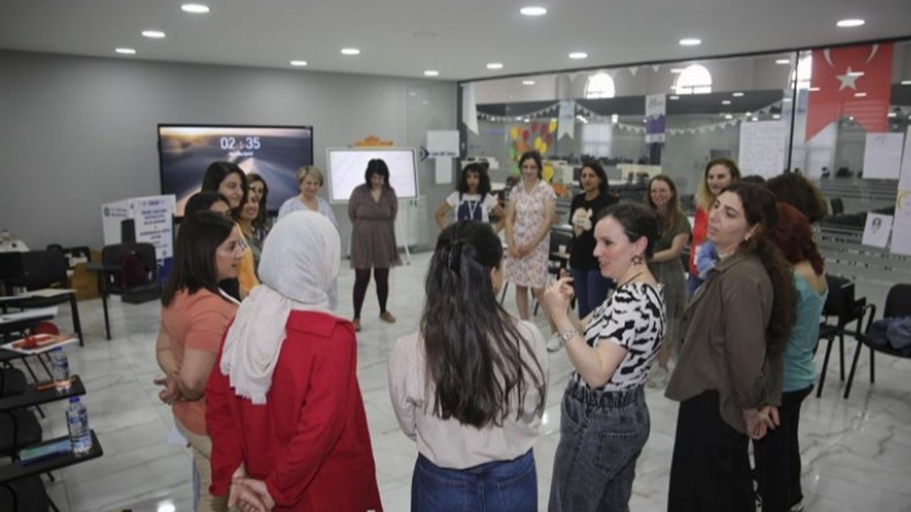 Depremzedelere kadınlara Adana şefkati