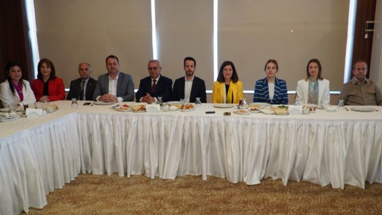 Edirne'de AK Parti Milletvekili adayları muhtarlarla buluştu