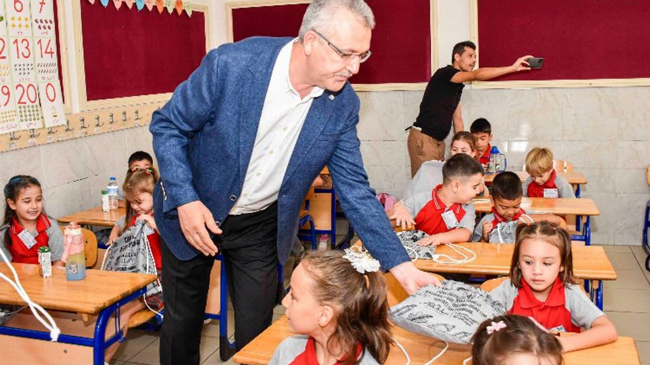 Bursa Karacabey'de öğrencilerin okul heyecanına ortak oldu