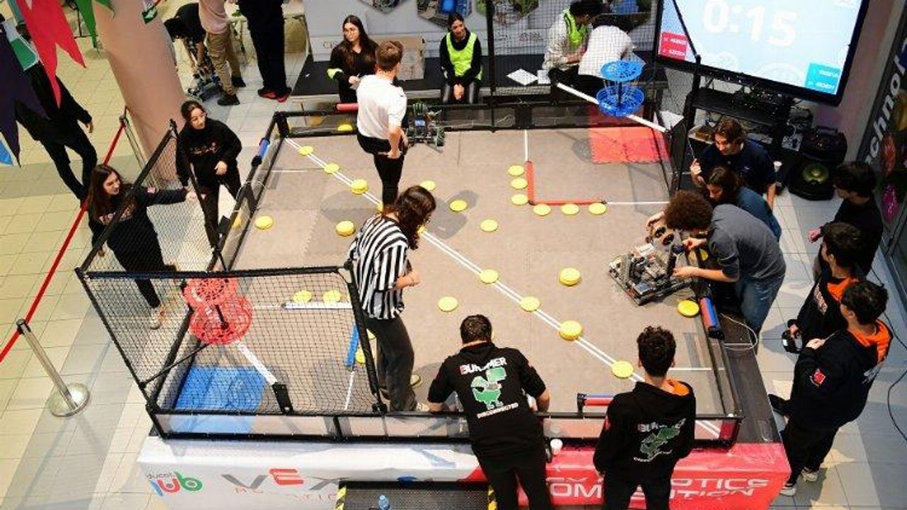 Liseli mucitler Robot Turnuvası'na hazırlanıyor