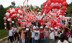 Karabağlar'da binlerce çocuk şenlikte buluştu