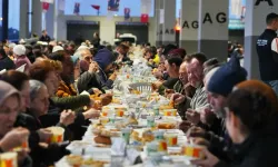 Balıkesir Ayvalık'ta binlerce kişi iftarda buluştu