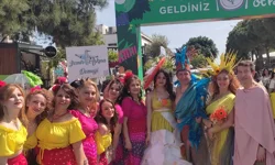 İzmir Alaçatı'da renkli ot festivali