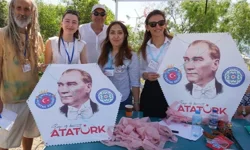 Bodrum’da Atatürk uçurtmaları gökyüzünü süsledi