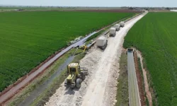 Büyükşehir, karayolları standartlarında yol yapıyor