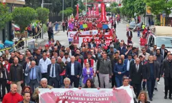 Manisa'da Başkan Zeyrek emekçilerle omuz omuza yürüdü