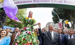İzmir Uluslararası Bayındır Çiçek Festivali'ne coşkulu start