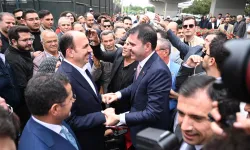 Bakan Kurum Konya Türbeönü'nde kucaklaştı