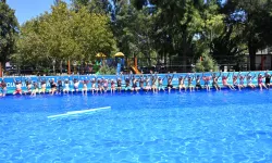 Manisa Büyükşehir’in havuzları çocuklarla buluşuyor