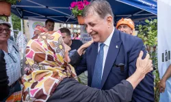 İzmir’de emeklilere destek sürüyor