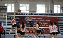 Turgutlu Belediyesi Kadın Voleybol Takımında Net Galibiyet: 3-0