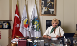 Atatürk akıl ve bilimi rehber edinen bir vizyonun simgesidir...