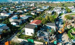 Seferihisar Belediyesi’nden “Kaçak Yapı” uyarısı, hobi bahçeleri yıkılıyor