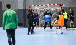 Bursa Büyükşehirli hentbolcular ligde ve Avrupa'da fırtına gibi