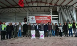 Denizli Büyükşehir'den üreticiye gübre desteği başladı