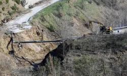 İzmir Ödemiş'te çöken yolda çalışmalar başladı