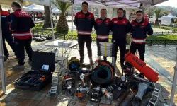 İzmir'de deprem anması: Arama kurtarma ekipmanları sergilendi