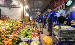 İzmir'in Hallerinde 2025 yılı rekoru: Su ürünleri ve sebze-meyve ticareti zirvede