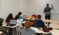 İzmirli öğrencilere yapay zekâ destekli matematik