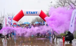 İstanbul Maltepe'de epilepsi farkındalığı için mor koşu