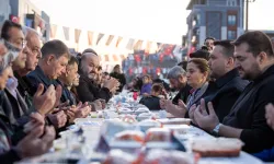 İzmir Çamdibi'nde binlerce kişilik iftar sofrası