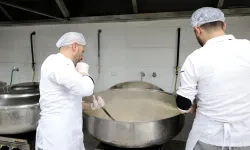Sakarya'da 90 bin kişilik iftar yemeği kendi kazanlarında pişiriyor