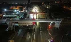 Başiskele Kavşağı'nda '78 tonluk' gece mesaisi