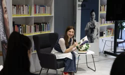 Bursa Nilüfer'de Nezaket Erden, 'Sennur Sezer' şiirleri okudu