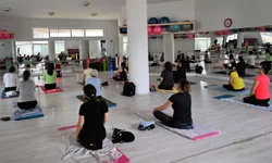 İzmir Bornova'da kadınlar yogayla güçleniyor