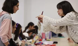 İzmir'de çocuklar kitaplarını yazıp çizdi