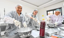 Mersin'de kan portakalı lokumla buluştu