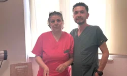 Yardım eden ebe ile yıllar sonra Antalya'da mesai arkadaşı oldu