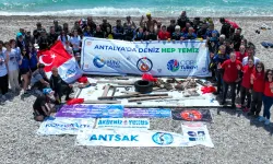 Antalya'da denizden 20 ton atık çıkarıldı