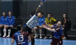 Bursalı kadın hentbolcular şampiyonluğa koşuyor