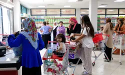 İzmir Bornova'da bayram öncesi sosyal destek güçlendi