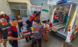 İzmir'de apartman boşluğuna düşen vatandaşı itfaiye kurtardı