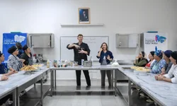 İzmir'de Engelliler Haftası'nda tatlı atölyesi