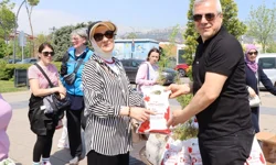 İzmit'ten sağlıklı yaşam yürüyüşünde annelere anlamlı jest