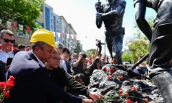 Manisa Soma'da 301 madenci karanfillerle anıldı