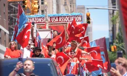 New York'ta Türk bayraklarıyla coşkulu yürüyüş...
