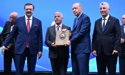 TOBB'dan Artvin Ticaret Borsası Başkanı Akyürek'e hizmet şeref plaketi