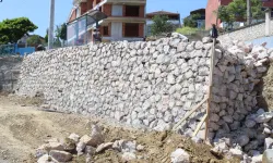 Kocaeli İzmit'te taş duvar yenileme çalışması