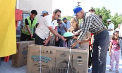 13 bin çocuğa 'güle oynaya' bisiklet dağıtıldı