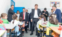 İzmir'de Kızıloba İlkokulu yenilendi çocuklar bayram etti