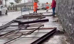 Düzce Akçakoca'da fırtına tabelaları devirdi