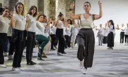 İzmir'de zeybek dersine yoğun ilgi