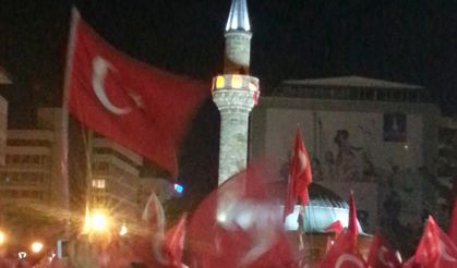 KORKMA SÖNMEZ BU ŞAFAKLARDA YÜZEN ALSANCAK