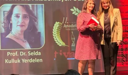 DEÜ'lü akademisyene sahne tasarımı ödülüne layık görüldü