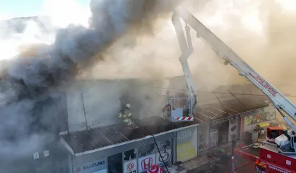 İzmir Buca'daki işyeri yangını kontrol altına alındı